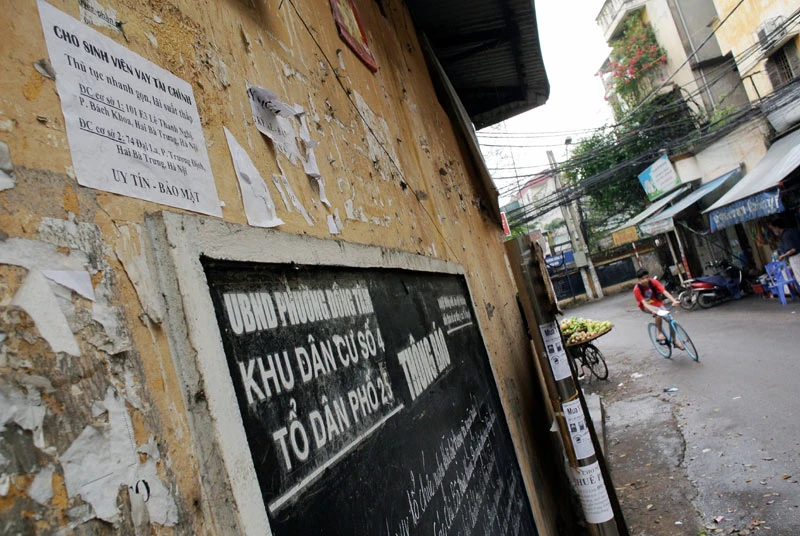 Tất cả quảng cáo tín dụng đen quanh các trường ĐH đều ghi rõ đối tượng cho vay là sinh viên.