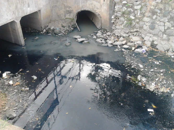 Những dòng kênh đen trong lòng thành phố ảnh 1 Những dòng kênh đen trong lòng thành phố ảnh 1