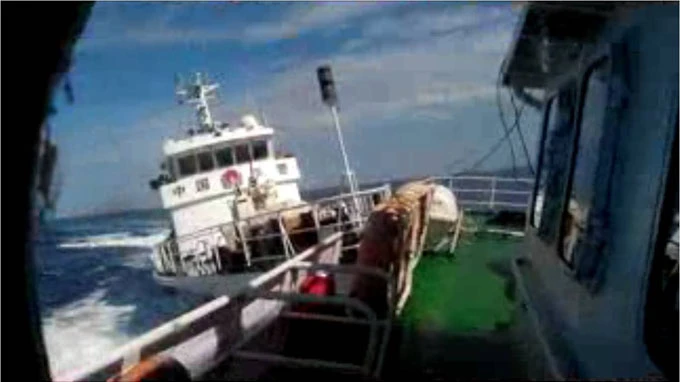 Chùm ảnh tàu Trung Quốc hung hăng đâm rách tàu Việt Nam ảnh 10