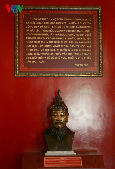 Ngô Quyền và chiến thắng chống quân Nam Hán xâm lược năm 930 - 938 đã đi vào lịch sử dân tộc như dấu chấm hết 1000 năm Bắc thuộc. Tháng 10/930, quân Nam Hán theo hai đường thủy, bộ tiến đánh Giao Châu. Khúc Thừa Mỹ (người nối ngôi Khúc Hạo) tổ chức kháng chiến nhưng không thành công. Dương Đình Nghệ, một tướng của Khúc Hạo tập hợp lực lượng đánh tan quân Nam Hán vào năm 931. Năm 937, Dương Đình Nghệ bị Kiều Công Tiễn ám hại. Ngô Quyền từ vùng Châu Ái đem quân ra đánh Kiều Công Tiễn.