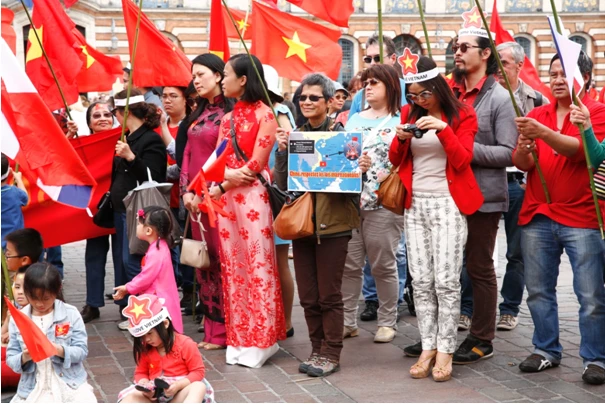 Biểu tình ôn hòa của người Việt tại thành phố Toulouse miền Nam nước Pháp ảnh 9