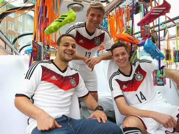 Các tuyển thủ Đức chỉ phải mang bàn chải đánh răng tới Brazil ảnh 1