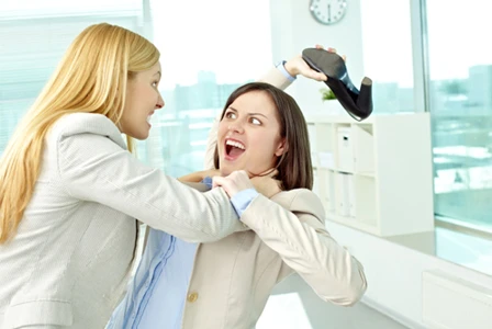 Điểm danh những cô nàng 'vạn người ghét' nơi công sở 4