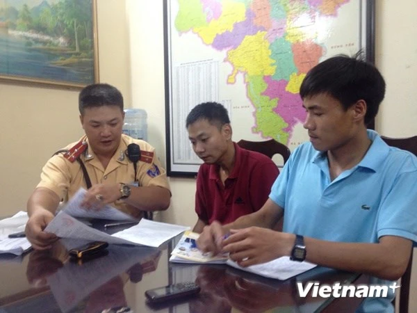 Nhái xe cấp cứu, chở “lậu” bệnh nhân ngay giữa Hà Nội ảnh 1