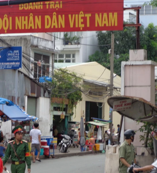 Cháy kho hàng trong doanh trại quân đội ảnh 10