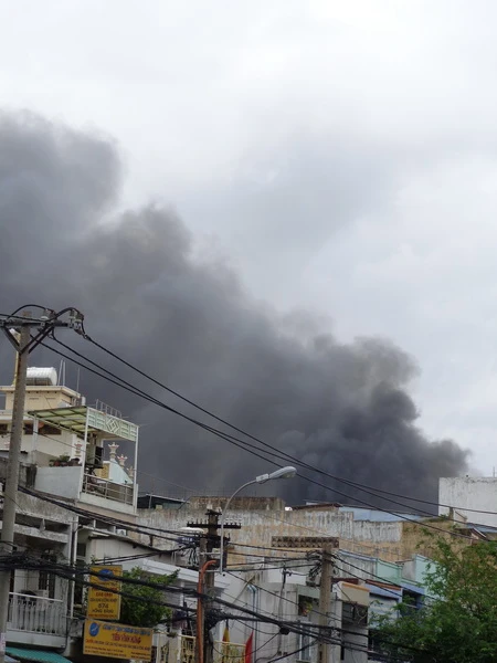 Cháy kho hàng trong doanh trại quân đội ảnh 1