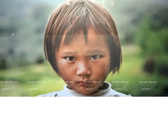 Trẻ em Việt Nam thơ ngây qua ống kính Réhahn Croquevielle ảnh 4
