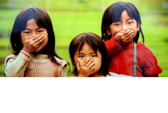 Trẻ em Việt Nam thơ ngây qua ống kính Réhahn Croquevielle ảnh 7