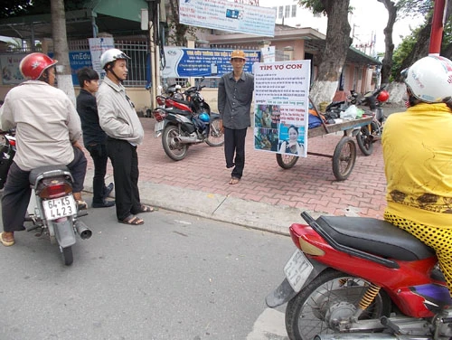Chuyện tình chàng trai lang thang trương bảng 'tìm vợ con' ảnh 2