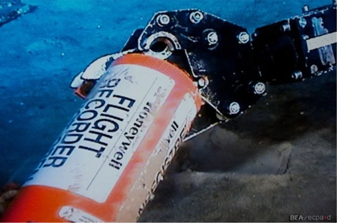 Giải mã hộp đen máy bay tìm nguyên nhân tai nạn