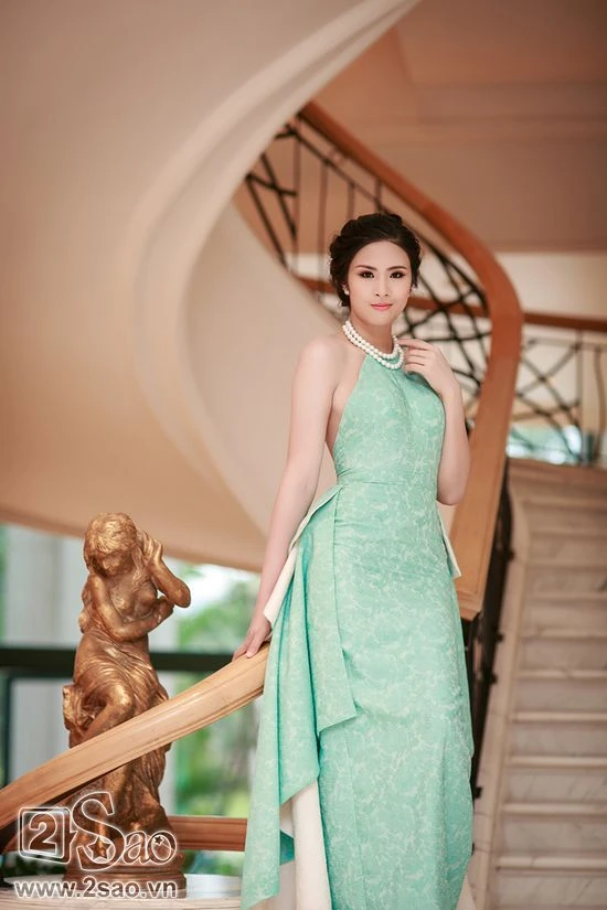 Ngọc Hân hở lưng trần táo bạo ảnh 4