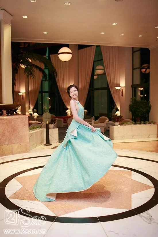 Ngọc Hân hở lưng trần táo bạo ảnh 13