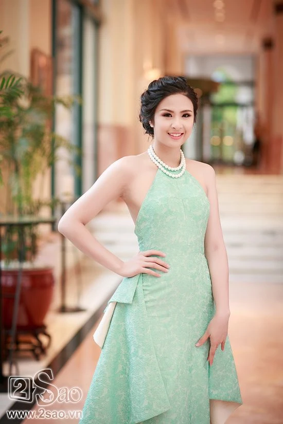 Ngọc Hân hở lưng trần táo bạo ảnh 1 Ngọc Hân hở lưng trần táo bạo ảnh 1