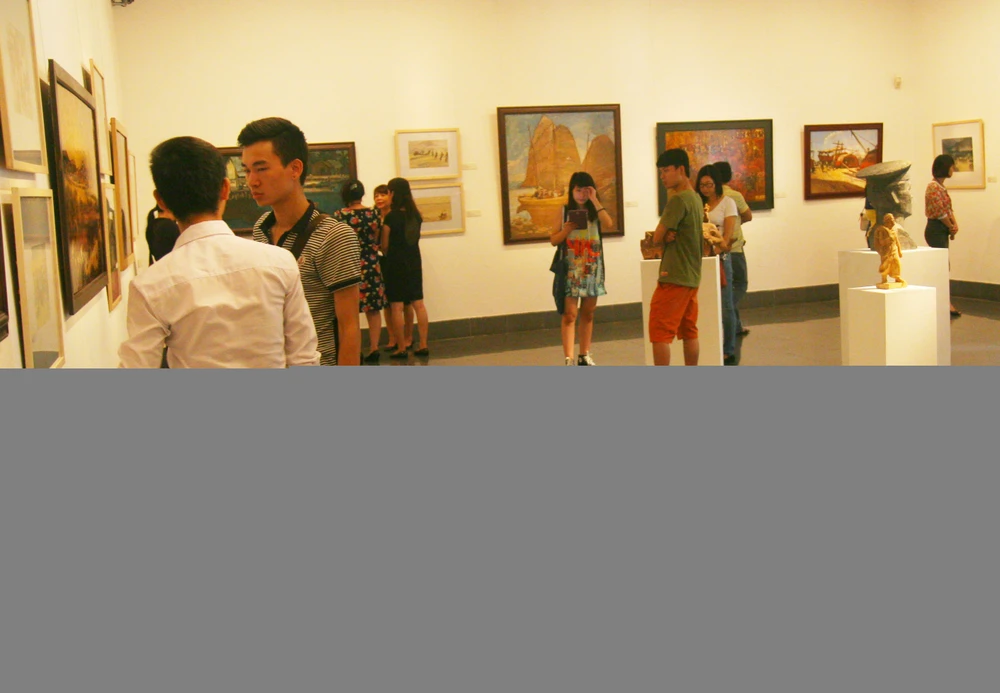 Giữ vững biển đảo Tổ Quốc qua tác phẩm mỹ thuật ảnh 9