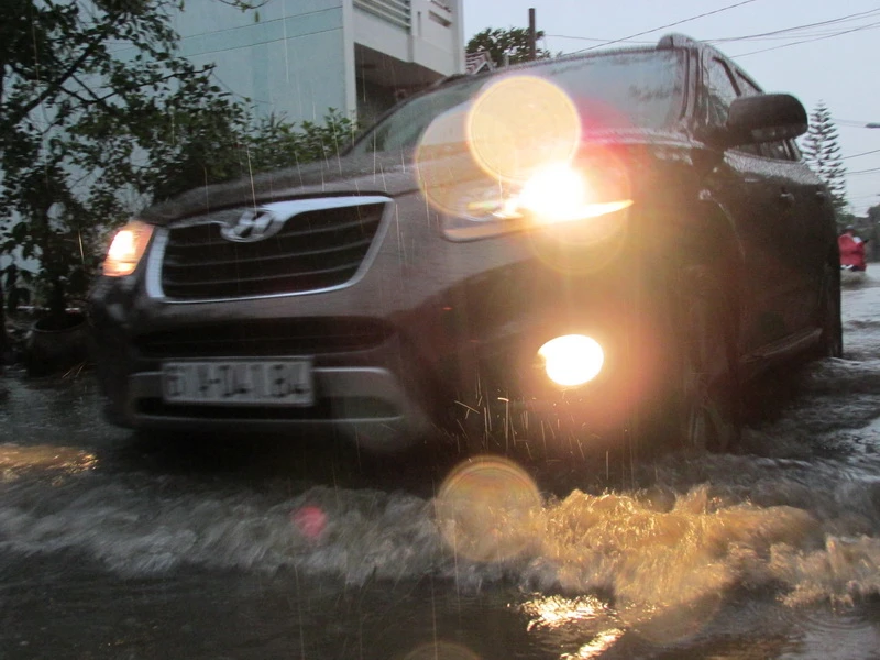 Mưa lớn, Sài Gòn lại ngập ảnh 1