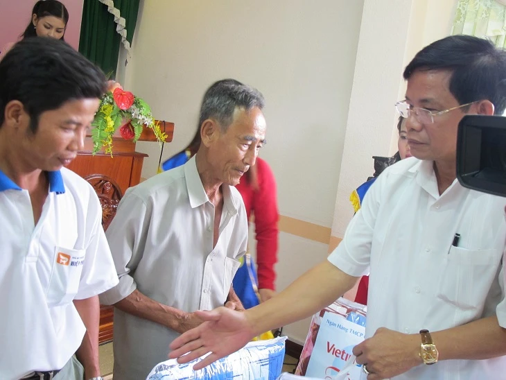  Trao 200 căn nhà cho các hộ nghèo tỉnh Hậu Giang ảnh 1