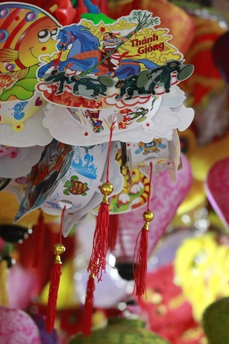 Mới xuất hiện nhưng những chiếc đèn lồng này được nhiều phụ huynh và các em nhỏ lựa chọn