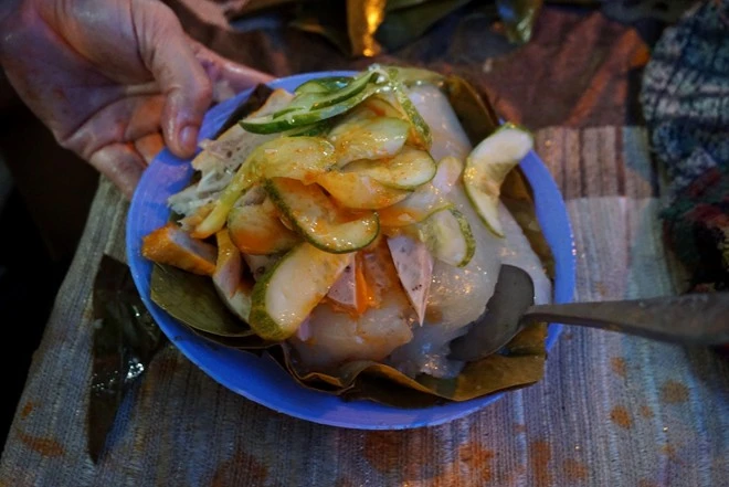 Hàng bánh giò 4 tiếng bán 500 chiếc ở Hà Nội (3)