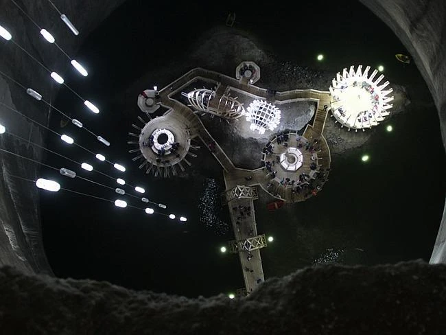 Công viên giải trí trong mỏ muối cổ nhất hành tinh ảnh 1