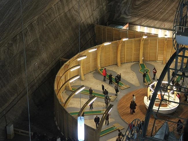 Công viên giải trí trong mỏ muối cổ nhất hành tinh ảnh 4