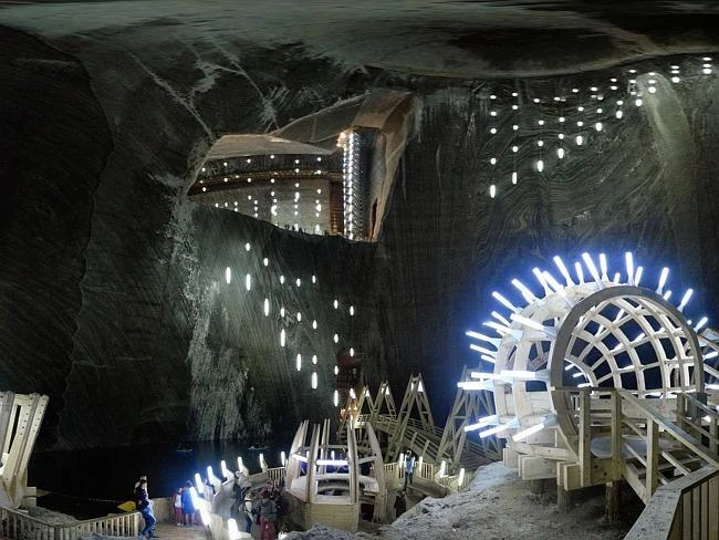 Công viên giải trí trong mỏ muối cổ nhất hành tinh ảnh 7