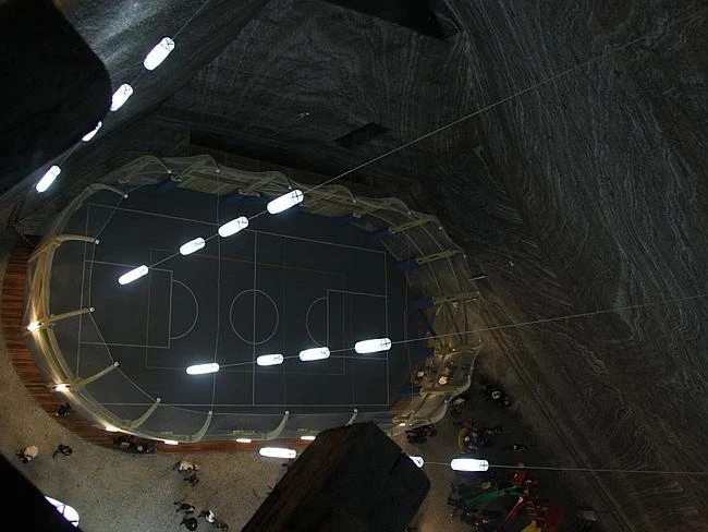 Công viên giải trí trong mỏ muối cổ nhất hành tinh ảnh 9