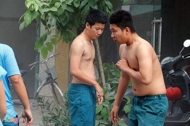 Nhiều nhân viên cứu hộ, lực lương dân quân đã dốc sức chữa cháy nên không xảy ra cháy lớn, lan rộng.