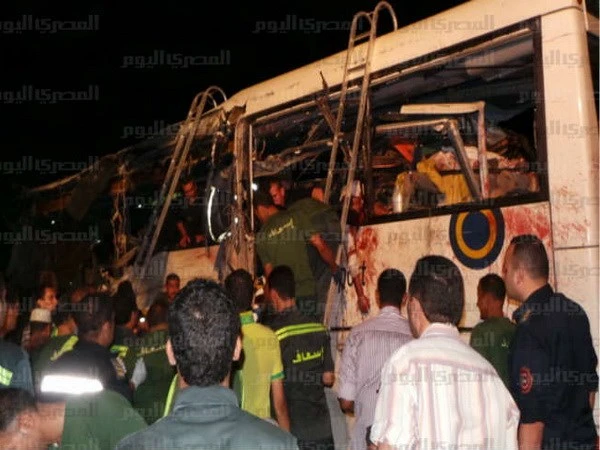 Ai Cập: Hai xe buýt du lịch đâm nhau, ít nhất 33 người chết ảnh 1