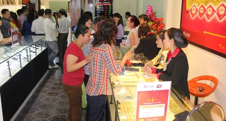 Vàng tăng giá, giao dịch sôi động