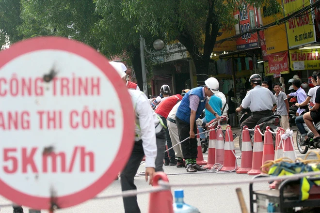 Đường Cầu Giấy ngày đầu cấm ôtô ảnh 2