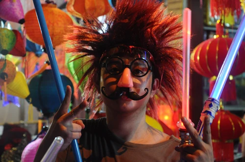 <a href='https://plo.vn/hay-dep-la/' title='Hay'>Hay</a> làm một chú hề vui nhộn