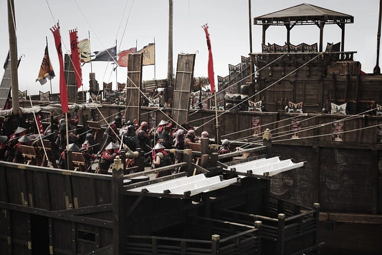 sống cùng lịch sử, phim triệu đô