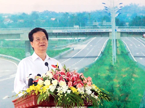 Thủ tướng phát biểu tại buổi lễ thông xe hôm nay. Ảnh: Đoàn Loan thu-tuong-1-5414-1411268751.jpg