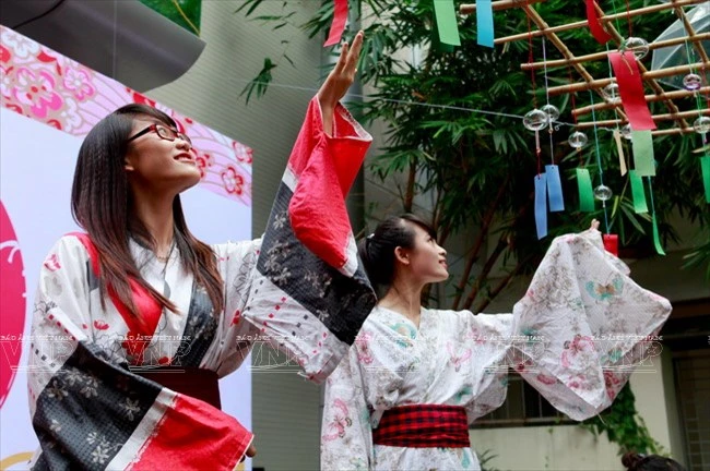 Lễ hội chuông gió - nét văn hóa độc đáo Xứ hoa Anh đào ảnh 1