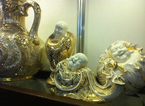 Dân giàu Hà Nội phát sốt đồ gốm vẽ vàng