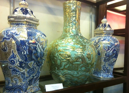 Dân giàu Hà Nội phát sốt đồ gốm vẽ vàng