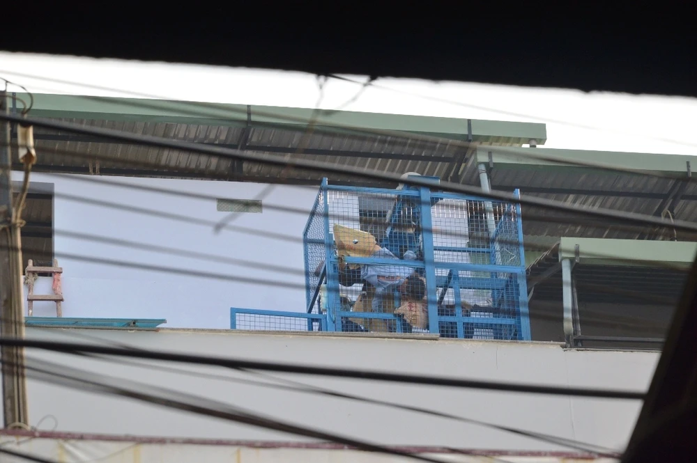 Một người đàn ông chết bất thường trên sân thượng ảnh 1