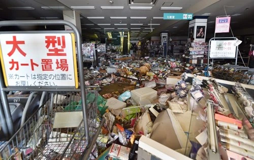 Những hình ảnh kinh hoàng về trận đại hồng thủy tại Nhật ảnh 20