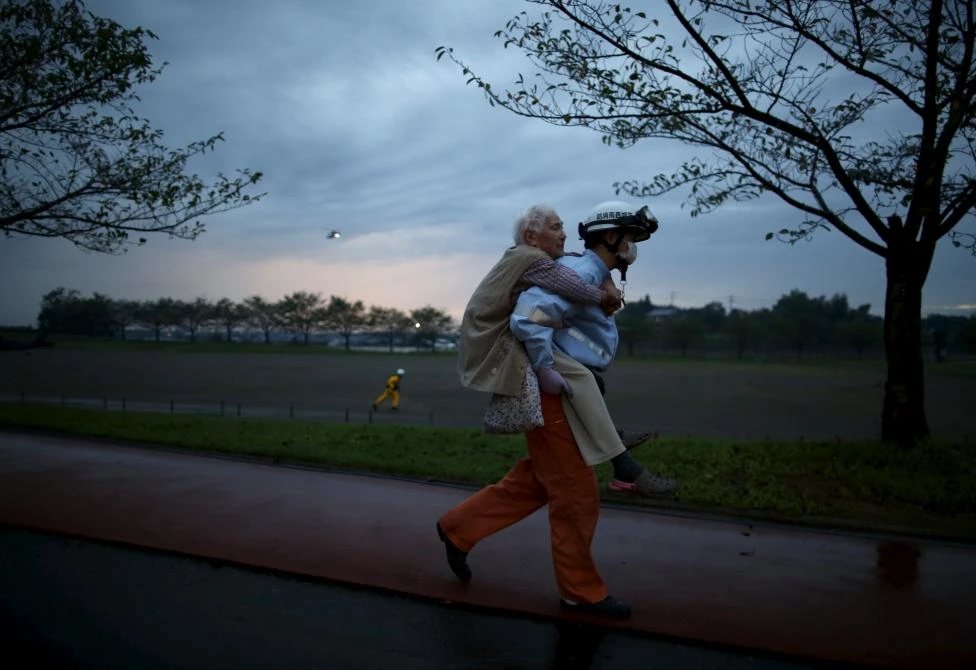 Những hình ảnh kinh hoàng về trận đại hồng thủy tại Nhật ảnh 15