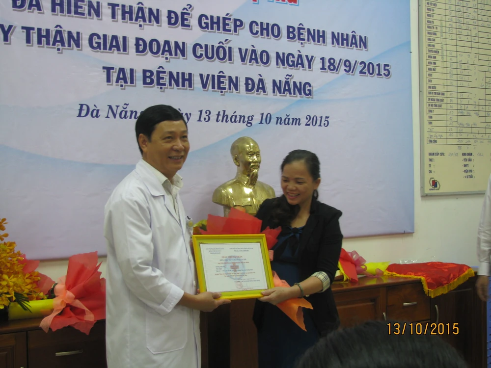 'Tái sinh' vì được mẹ ruột hiến thận ảnh 1