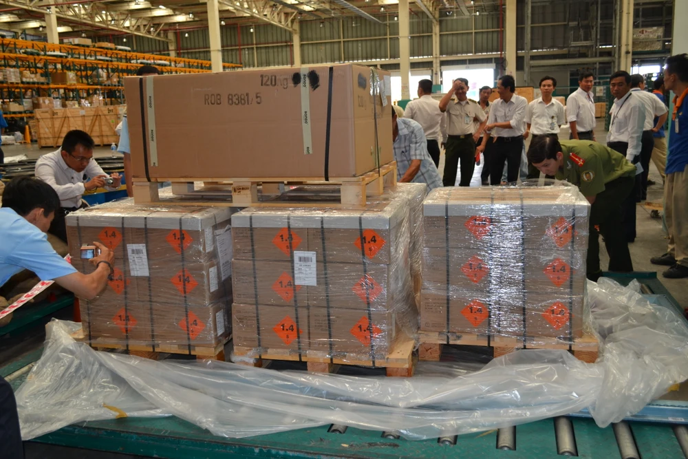 Sung công quỹ 144.000 viên đạn nhập khẩu trái phép ảnh 1 Sung công quỹ 144.000 viên đạn nhập khẩu trái phép ảnh 1