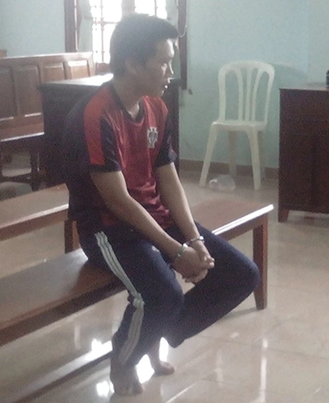 Trộm cây mai nhà hàng xóm mà quên xóa dấu vết ảnh 1