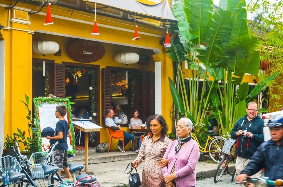 Cấp passport cho khách du lịch phố cổ Hội An ảnh 1