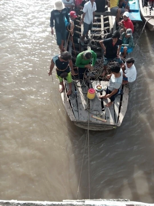 Khẩn trương điều tra vụ tai nạn ca nô đâm chân cầu ảnh 1