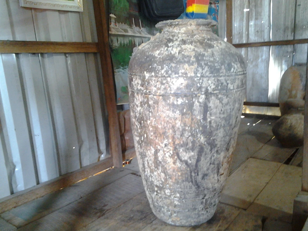 Vớt được nhiều đồ cổ dưới đáy sông Đồng Nai ảnh 2