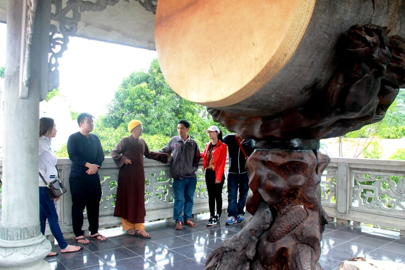 Chiêm ngưỡng chiếc trống độc nhất vô nhị ở ngôi chùa quê ảnh 1