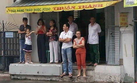 Muôn kiểu 'mục kích' Tổng thống Obama của người dân TP.HCM ảnh 16