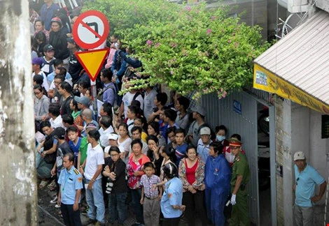 Muôn kiểu 'mục kích' Tổng thống Obama của người dân TP.HCM ảnh 17