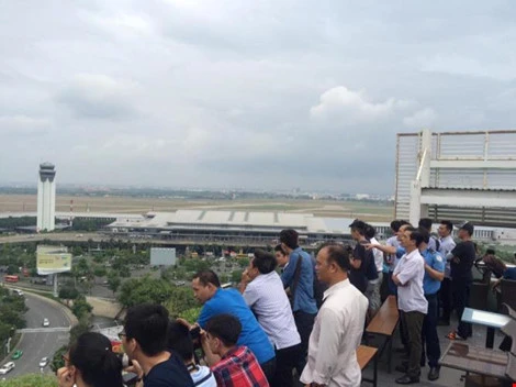 Muôn kiểu 'mục kích' Tổng thống Obama của người dân TP.HCM ảnh 7