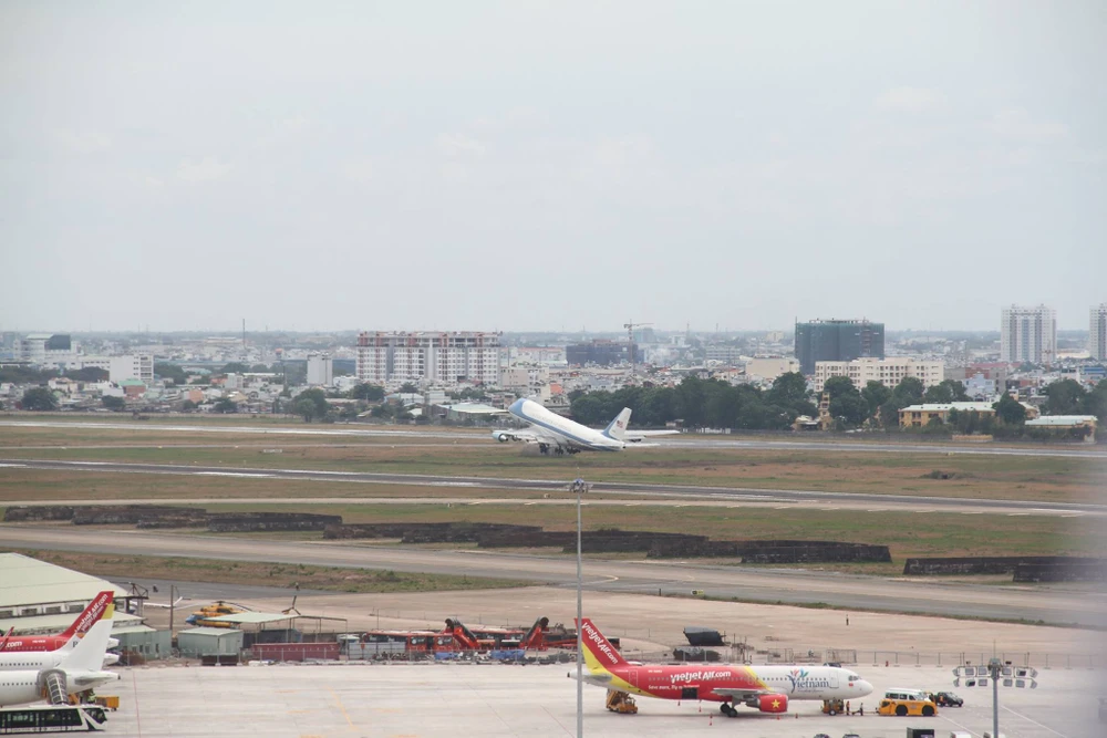 Chuyên cơ của Tổng thống Obama đã rời Việt Nam ảnh 18